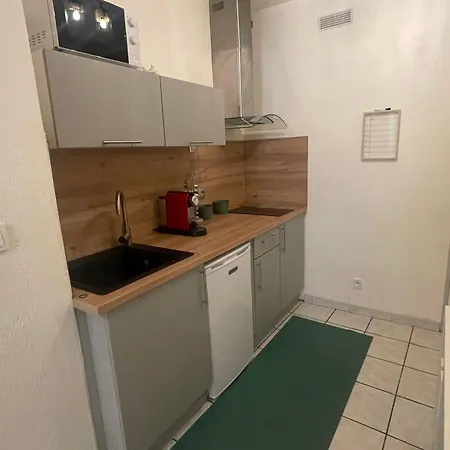 Charming Studio Close To Downtown Apartamento