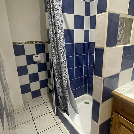 Charming Studio Close To Downtown
